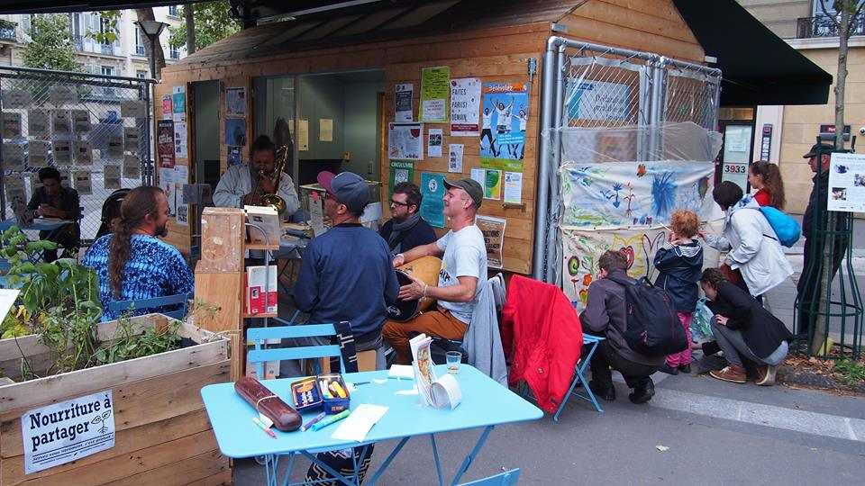 Boeuf musical et peinture collective spontanée au Kiosque du partage du 12e (2015)