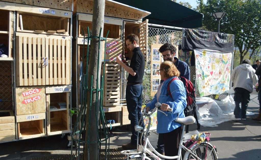 La 1ère boite à dons de Paris _ Kiosque du partage du 12e (2015)