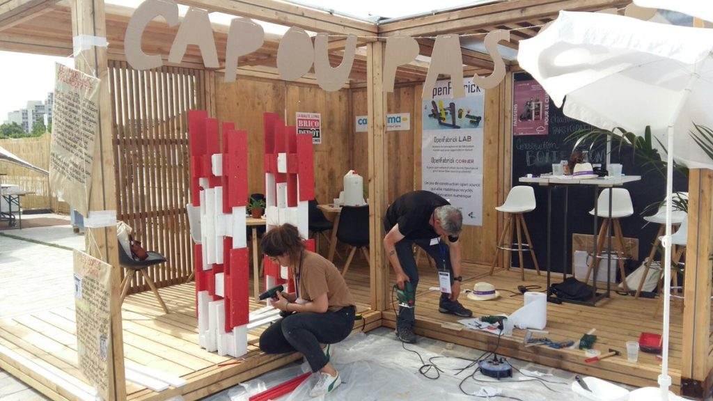 Une boîte à dons mobile pour Castorama au OuiShare Fest à Pantin (2017)